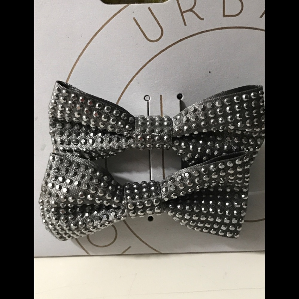 Bow tie hair clips